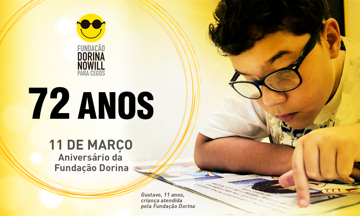 Descrição da imagem: foto de um menino de óculos lendo um livro em tinta e braile. Ao lado esquerdo da imagem, em um círculo amarelo, está o logotipo da Fundação Dorina e o texto "72 anos. 11 de março. Aniversário da Fundação Dorina". Logo abaixo há a legenda "Gustavo, 11 anos, criança atendida pela Fundação Dorina". Fim da descrição.